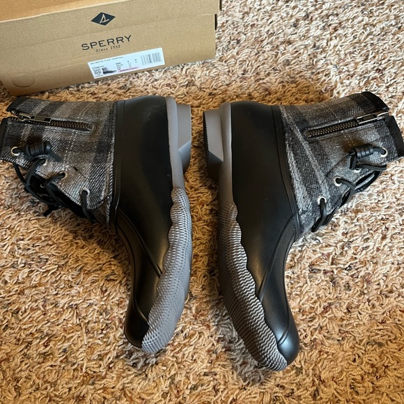 Sperry Saltwater Plaid Boots - Picture 3 of 6